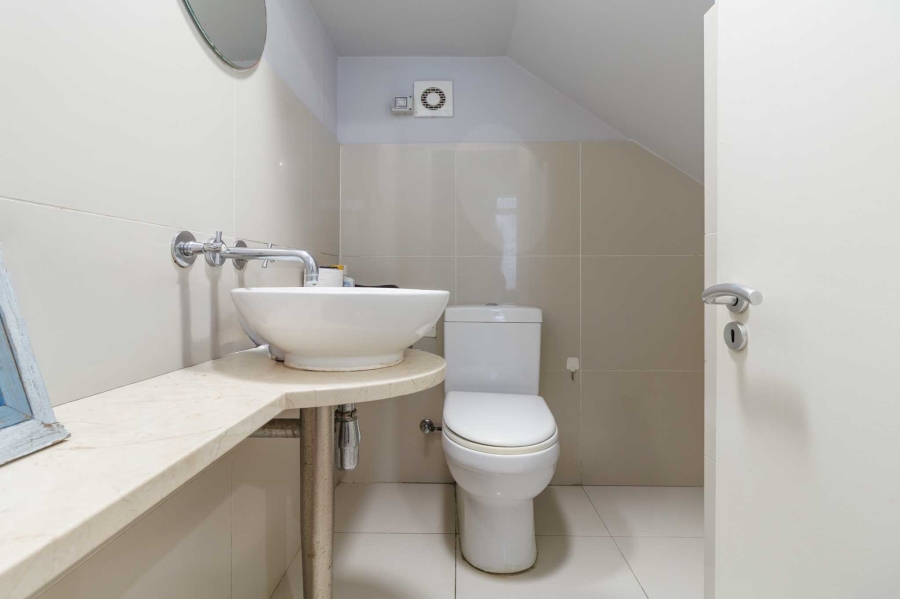 To Let 2 Bedroom Property for Rent in Hout Bay Beachfront Western Cape